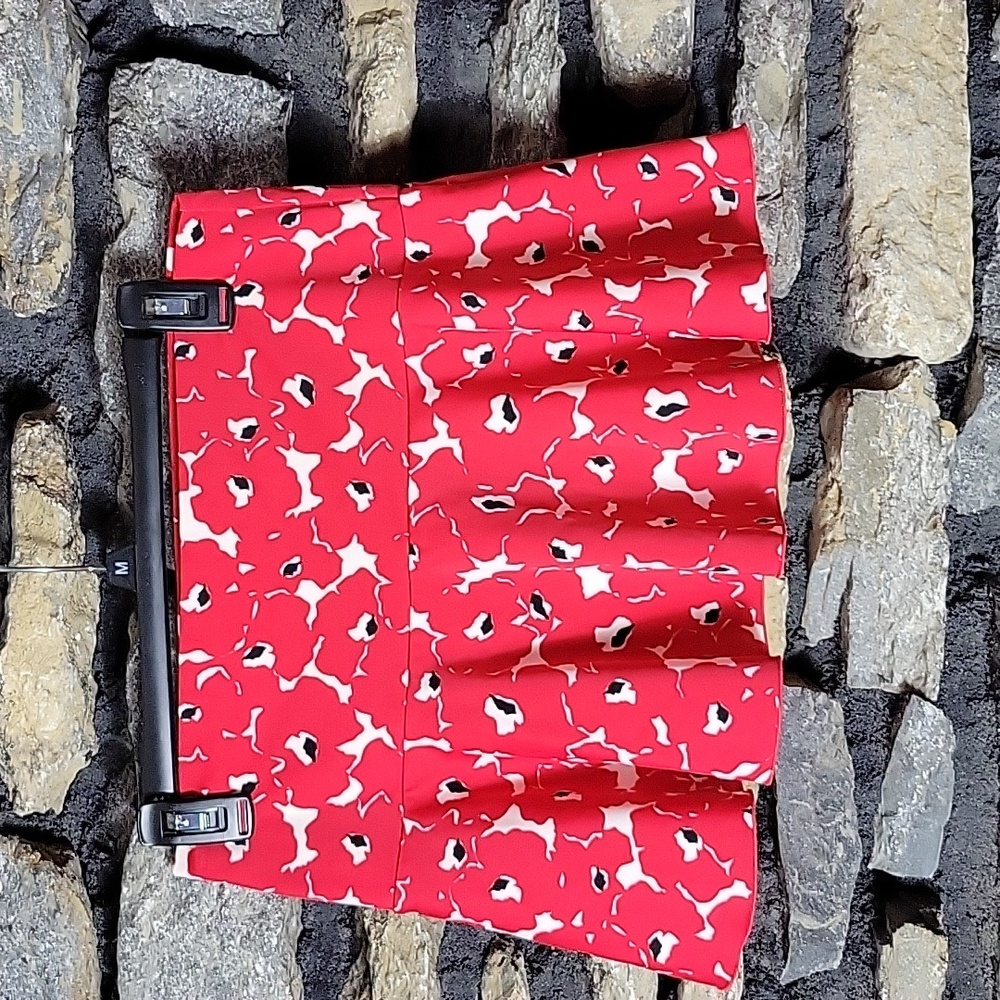 Victoria Secret Stylish Red Floral Skirt Size Medium